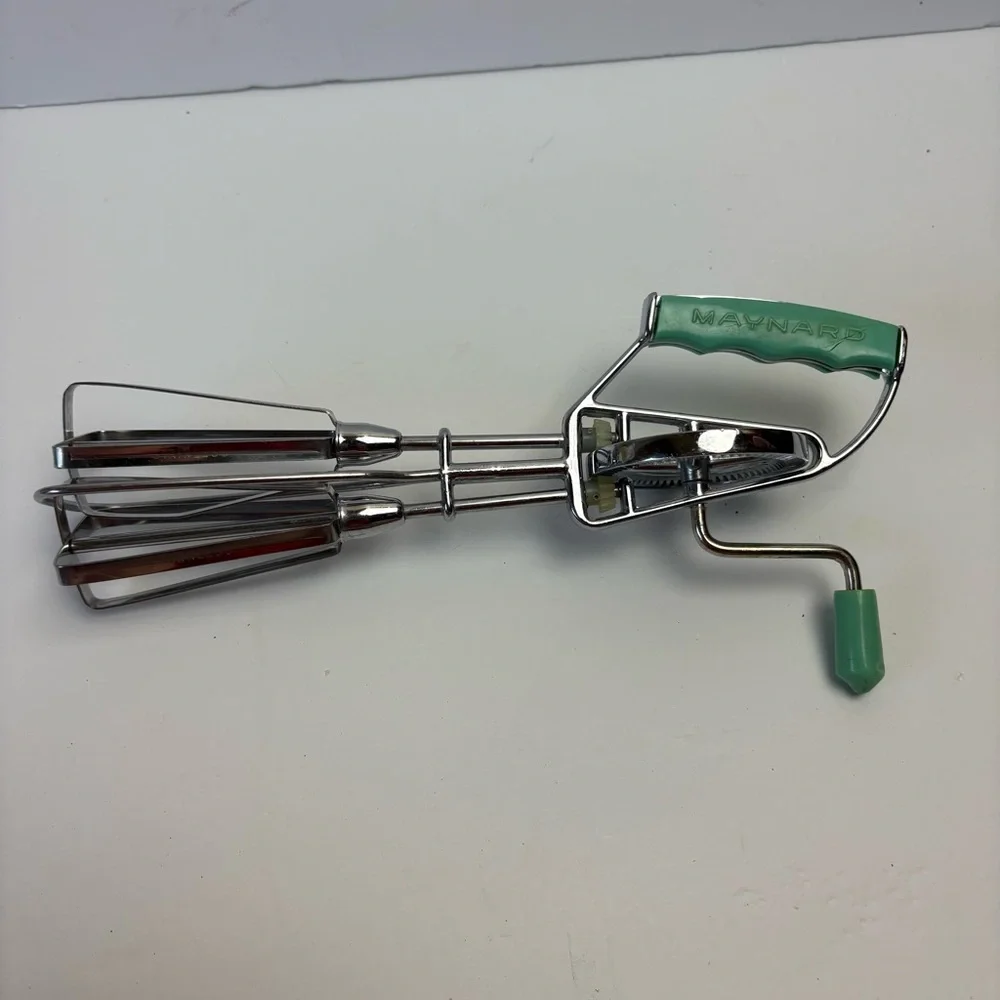 Vintage Maynard 1950s Handheld Egg Beater with Seafoam Green Handle MCM